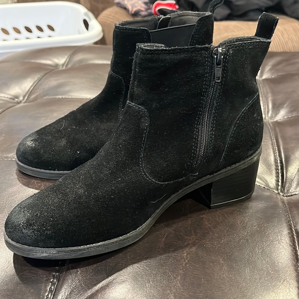 clarks booties soft cushion